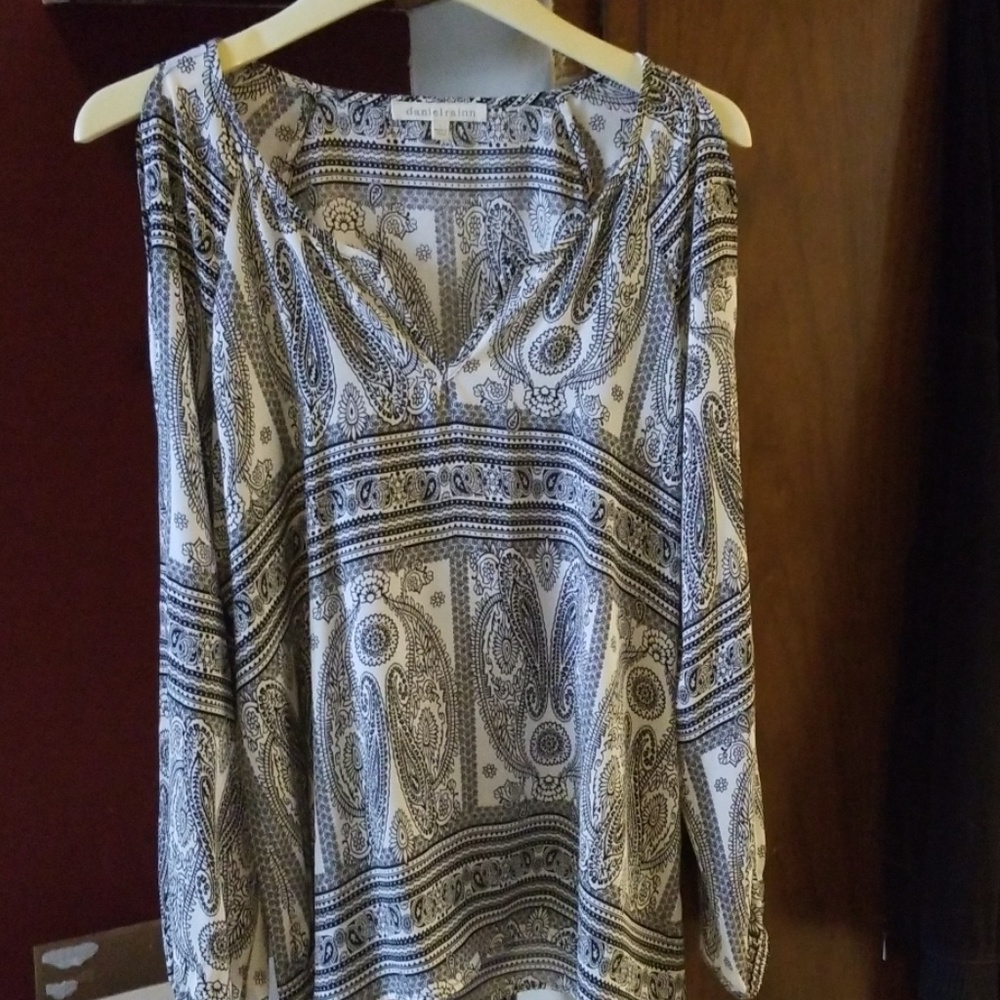 Cold shoulder v neck blouse